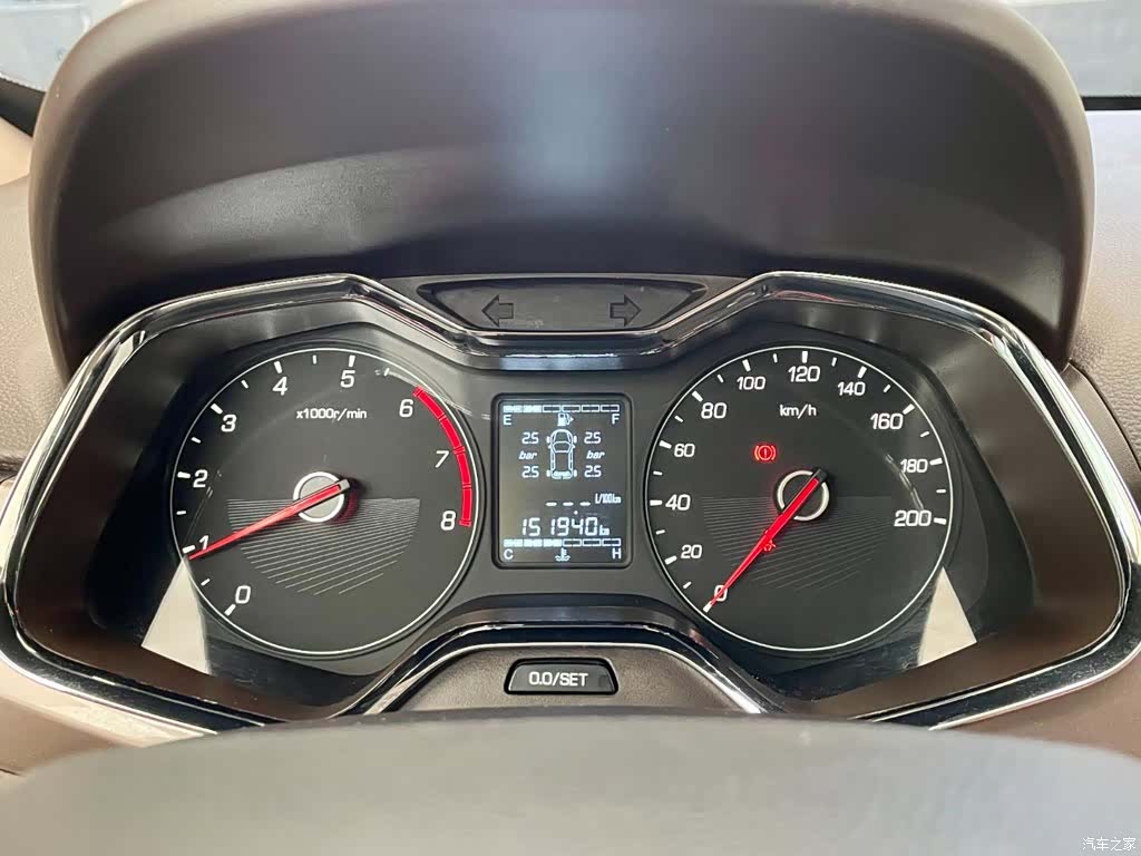 Wuling 310W, 2017 13