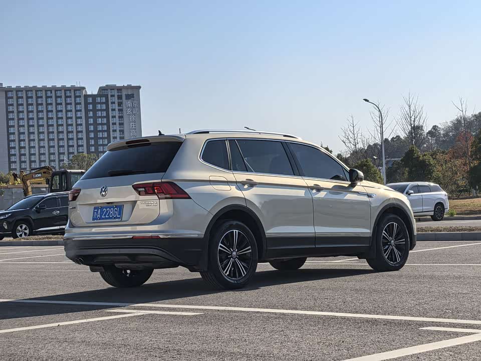 Volkswagen Tiguan L