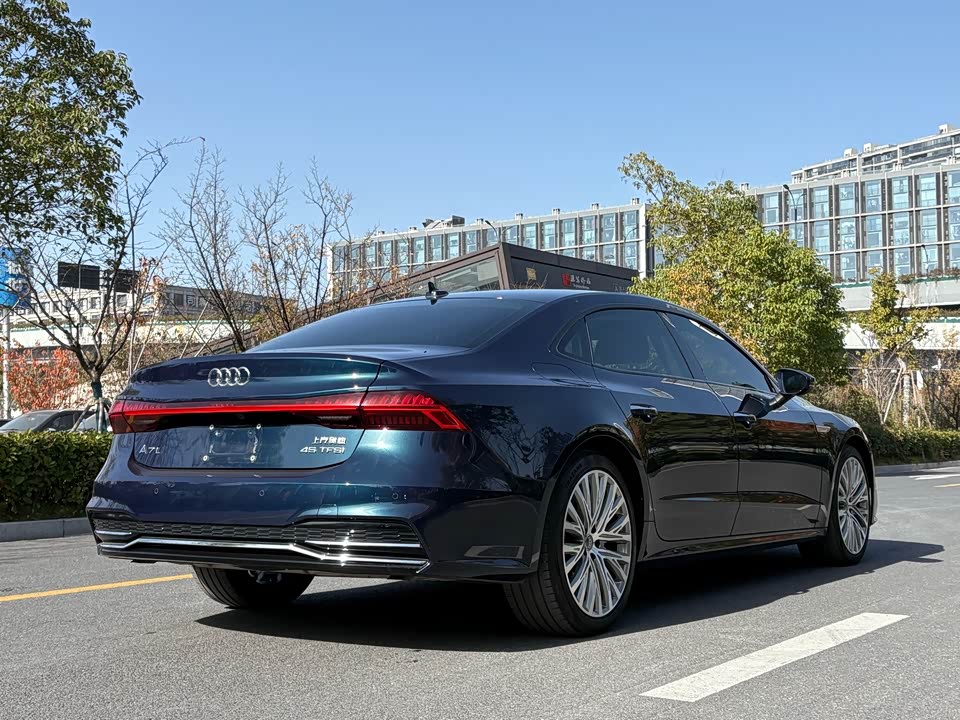 Audi A7L