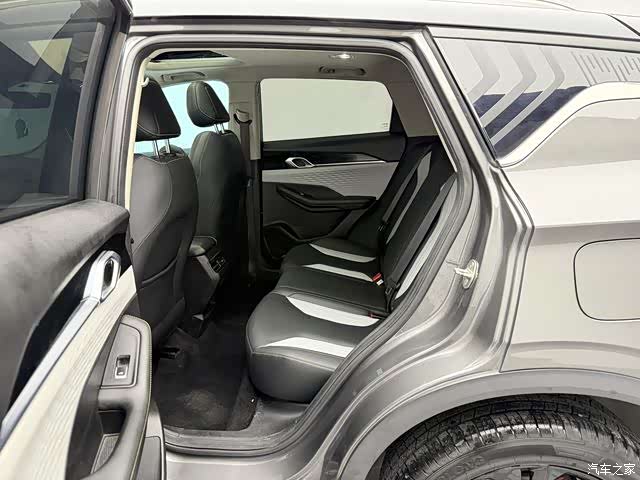 Geely Coolray, 2022 12