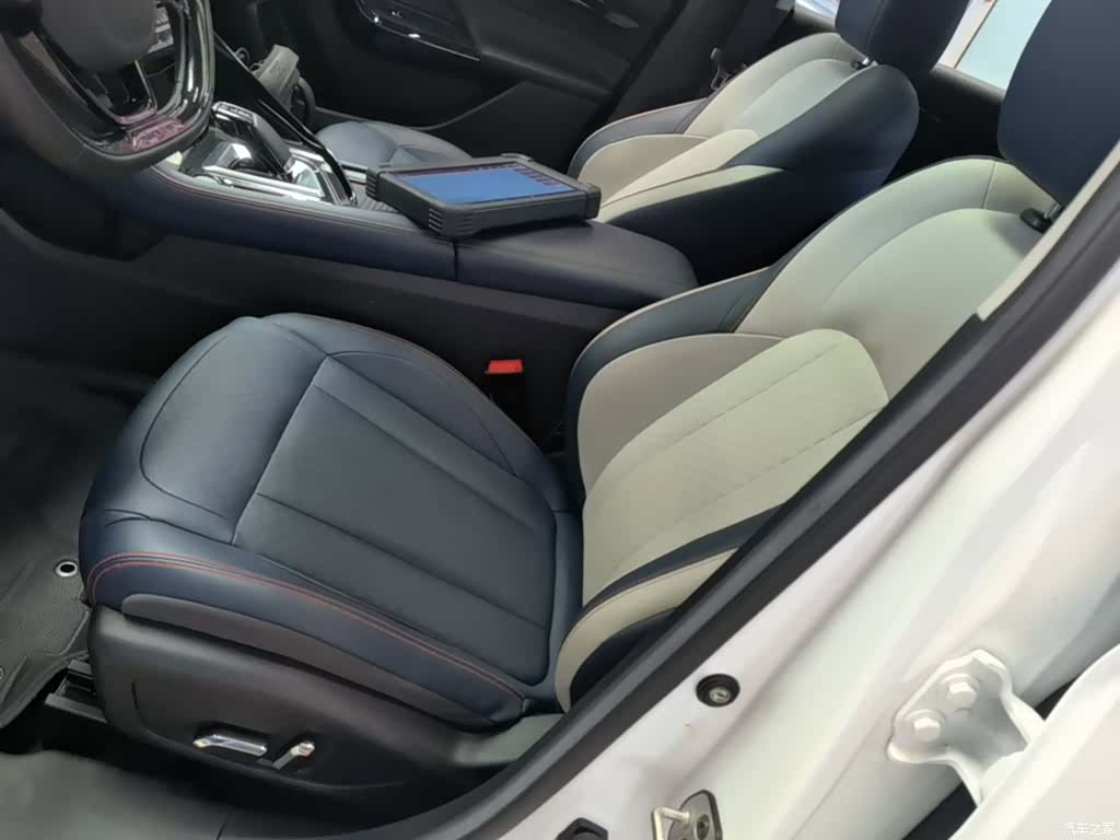 DongFeng AX7, 2022 15