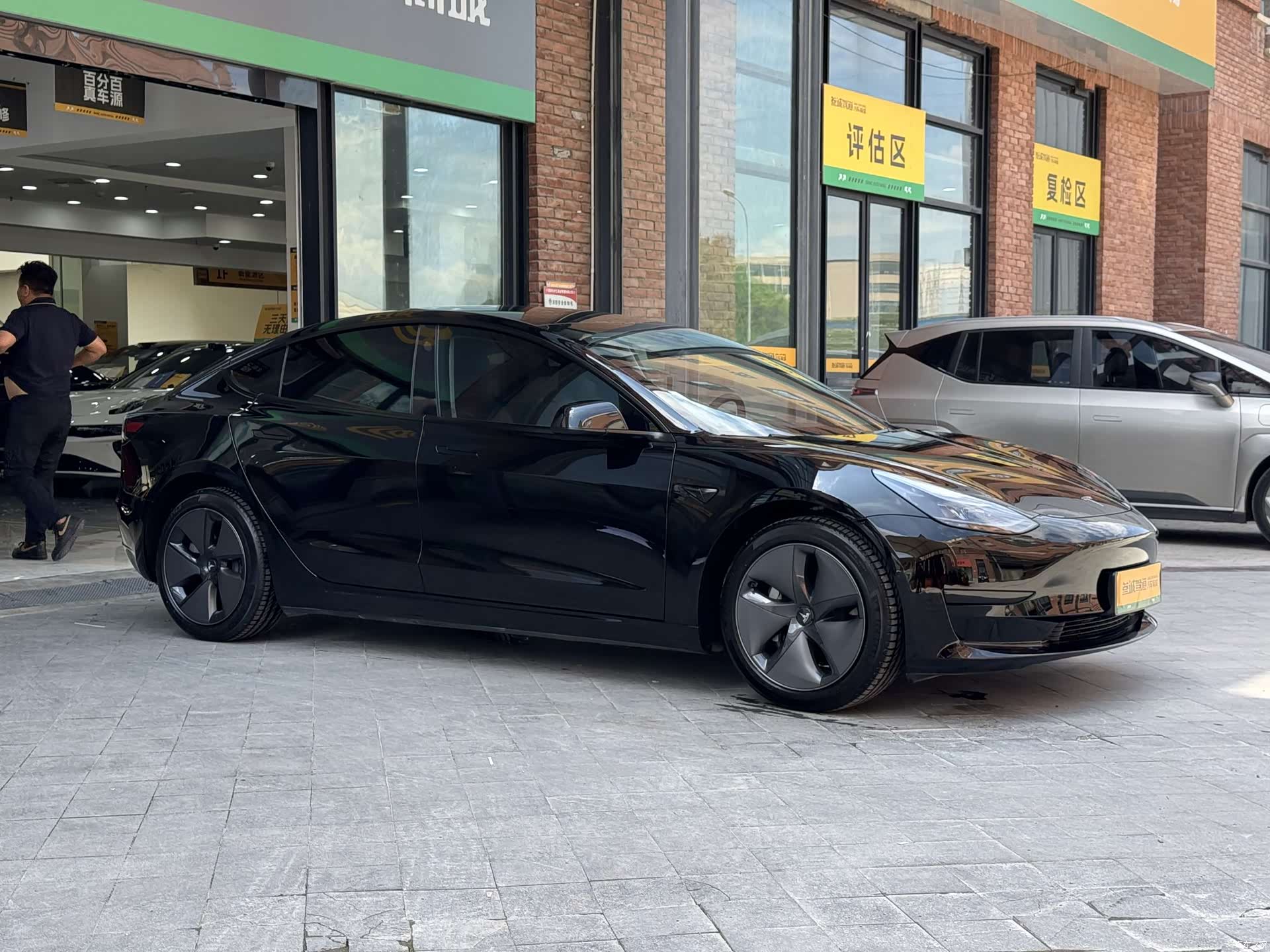 Tesla Model 3, 2023 3
