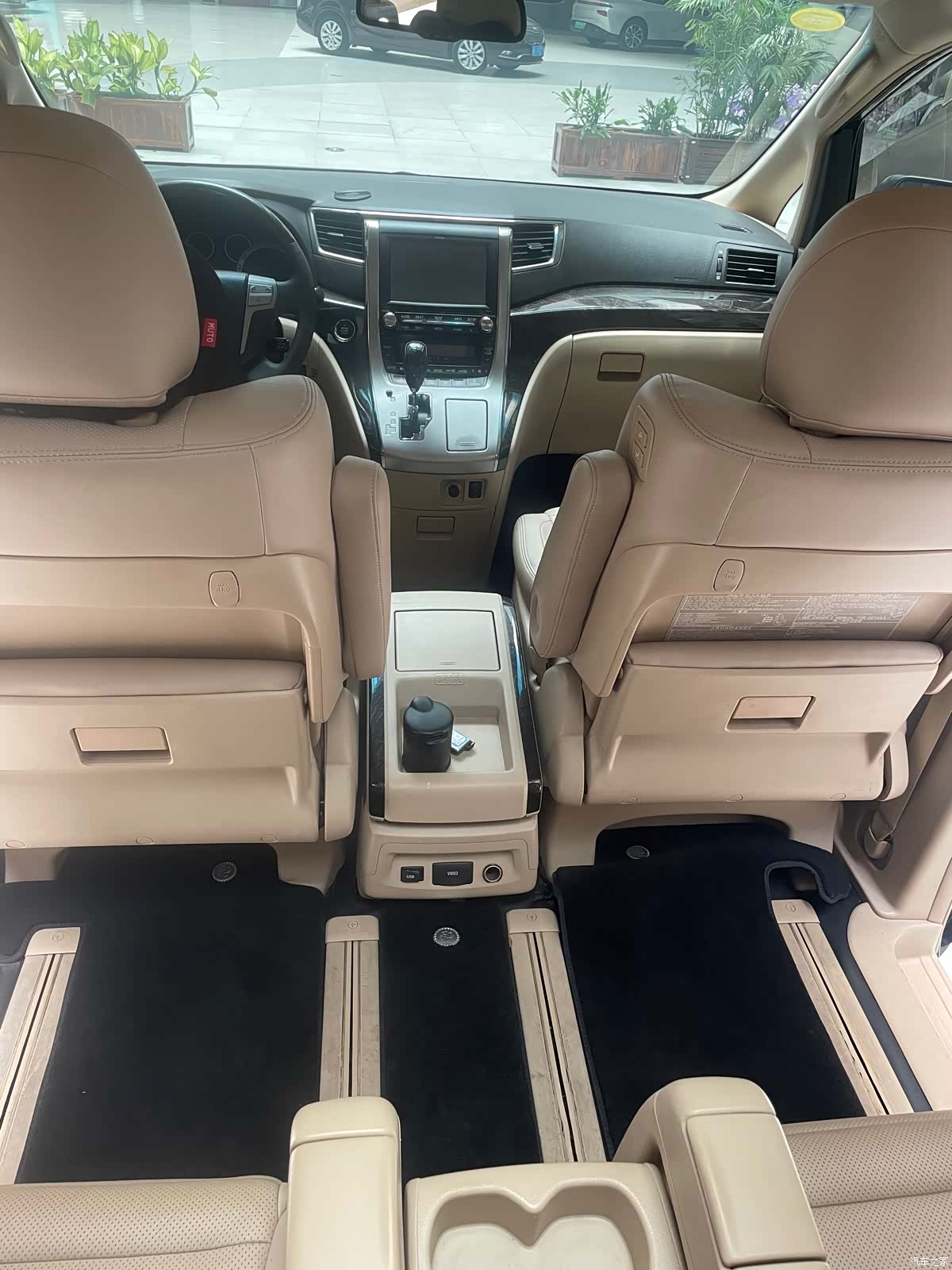 Toyota Alphard, 2012 10