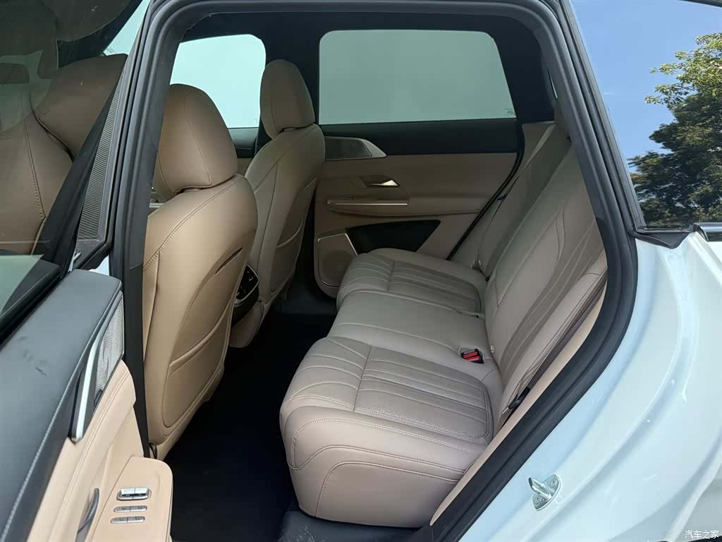 Xpeng G9, 2025 14