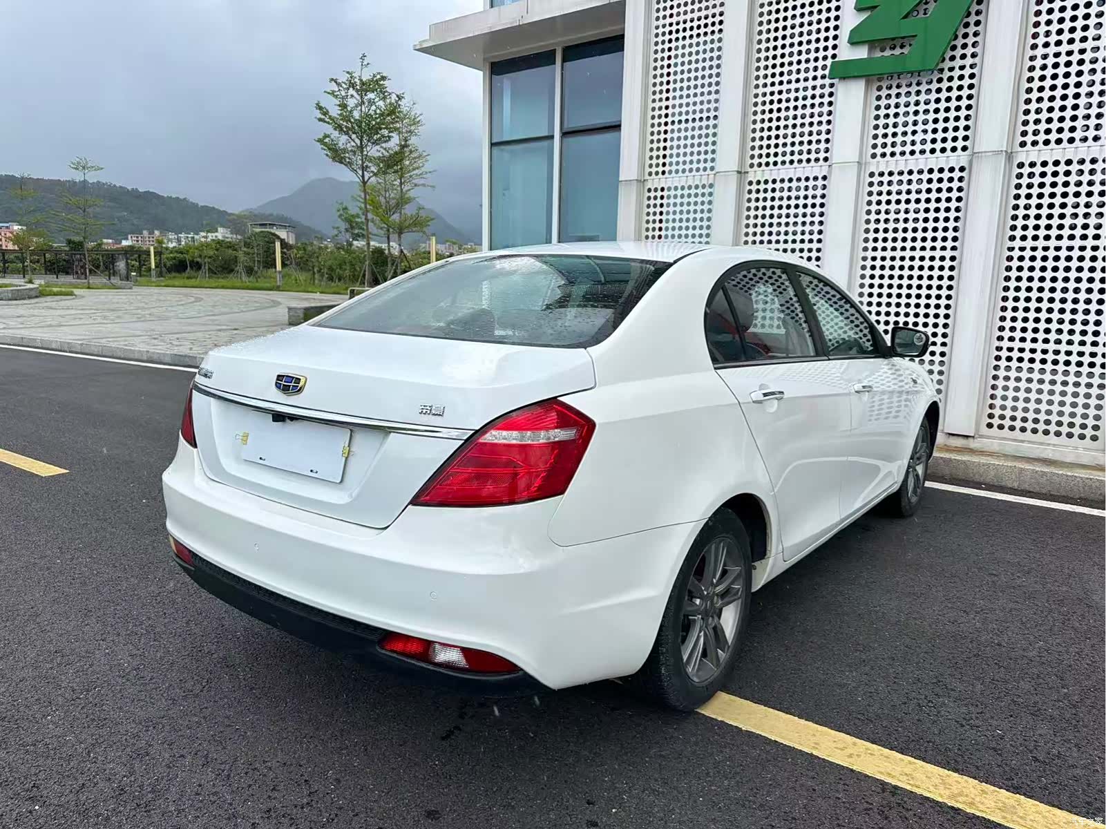 Geely Emgrand, 2017 28