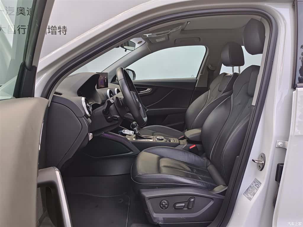 Audi Q2L, 2023 11