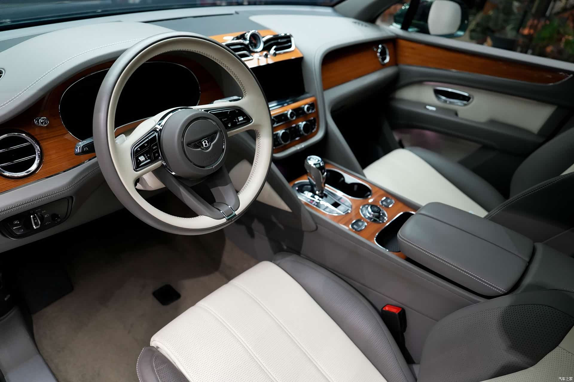 Bentley Bentayga, 2021 22