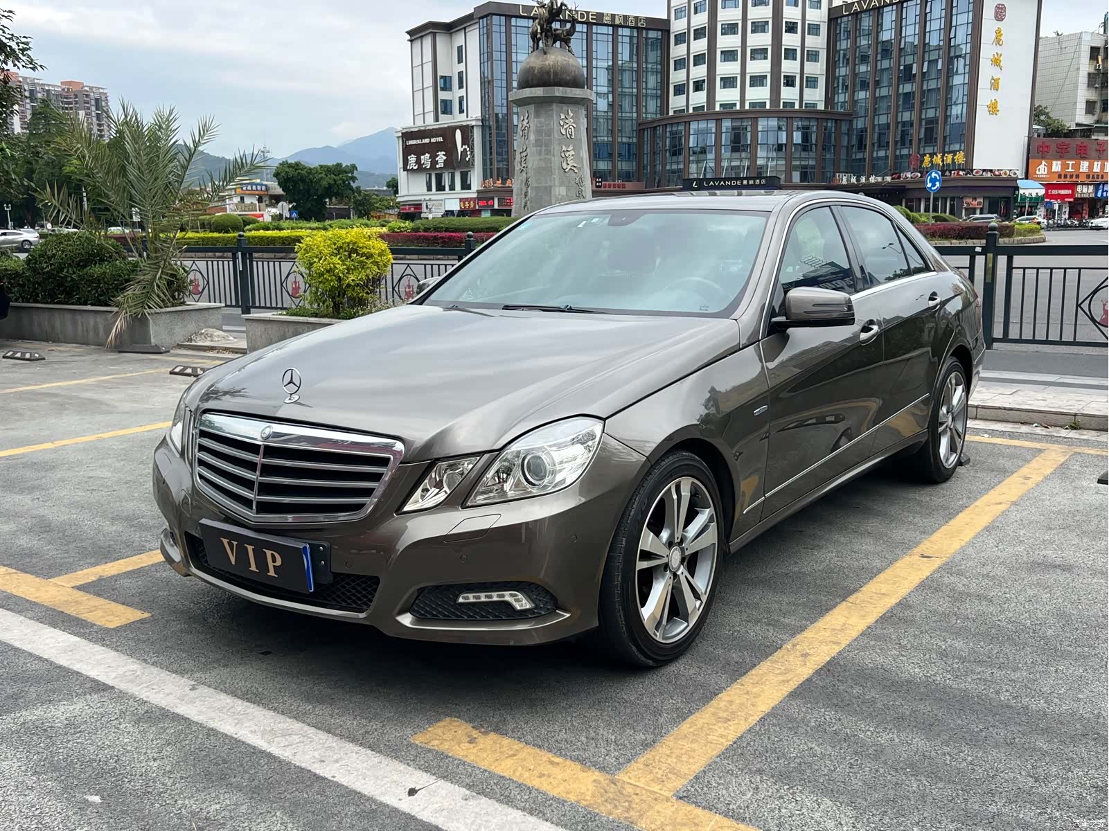 Mercedes-Benz E-Class, 2010 1