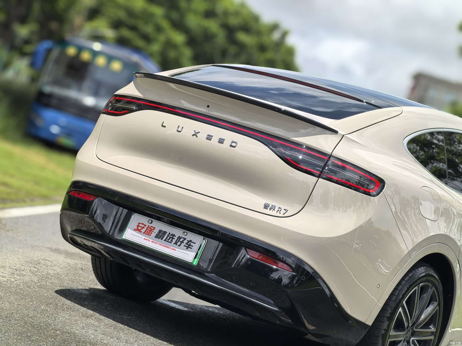 Luxeed R7, 2025 8