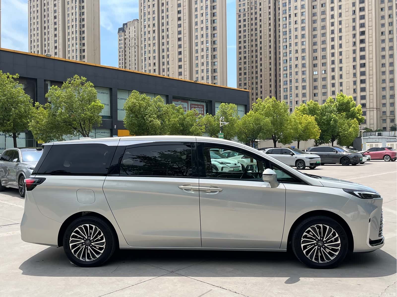 Buick GL8, 2025 10