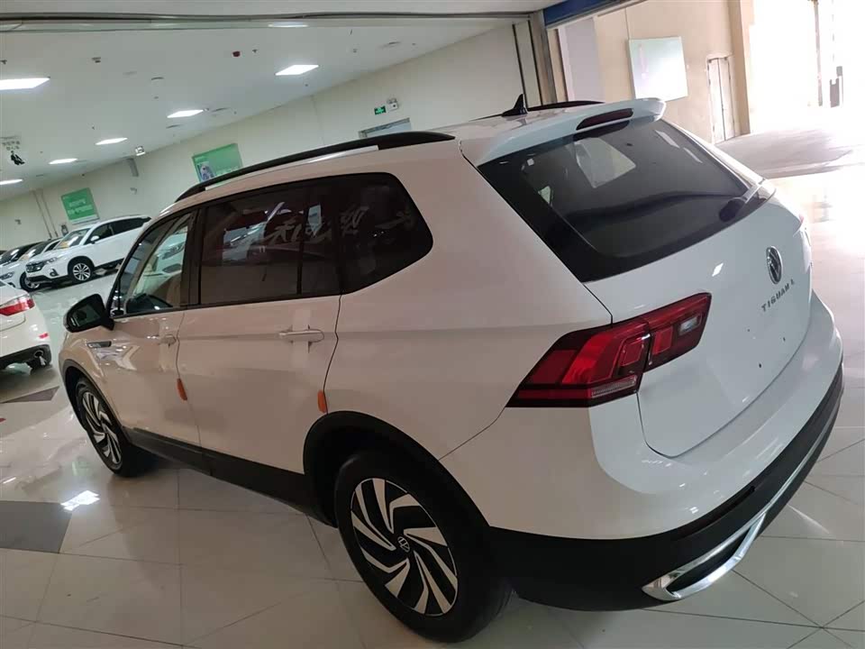Volkswagen Tiguan L