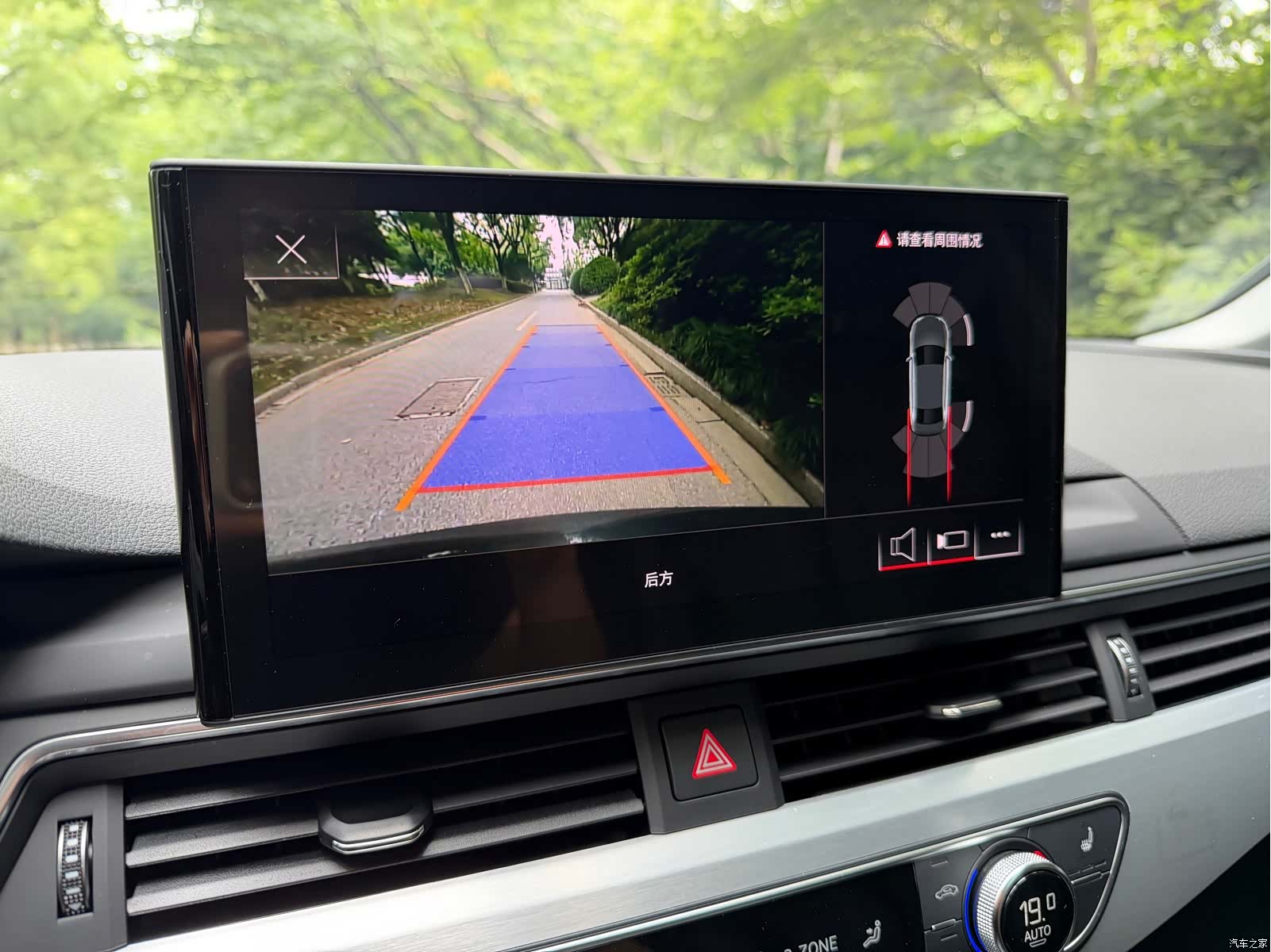Audi A4L, 2021 все фото