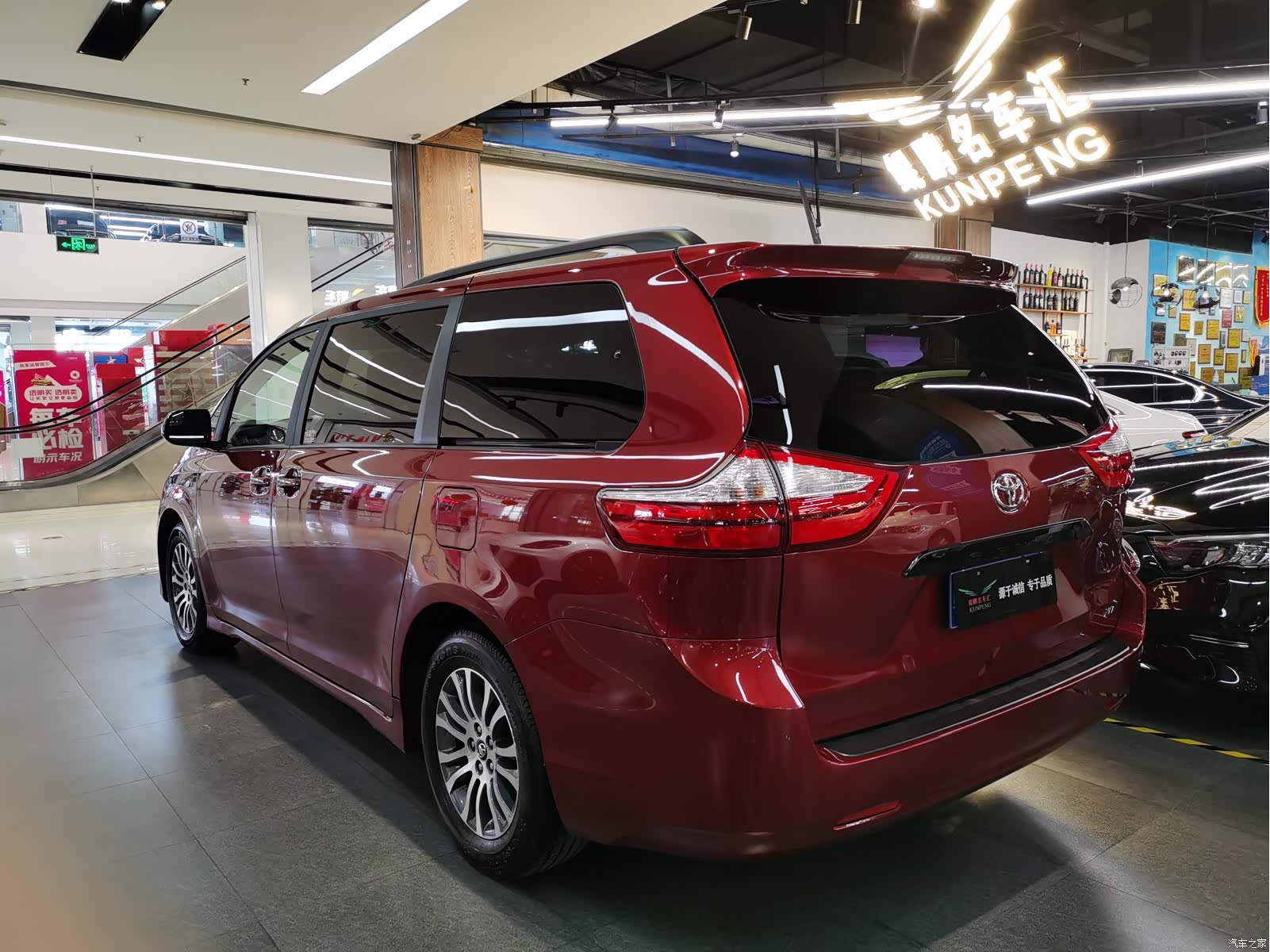 SIENNA XLE, 2019 3