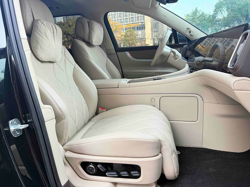 AITO Ask the world M9