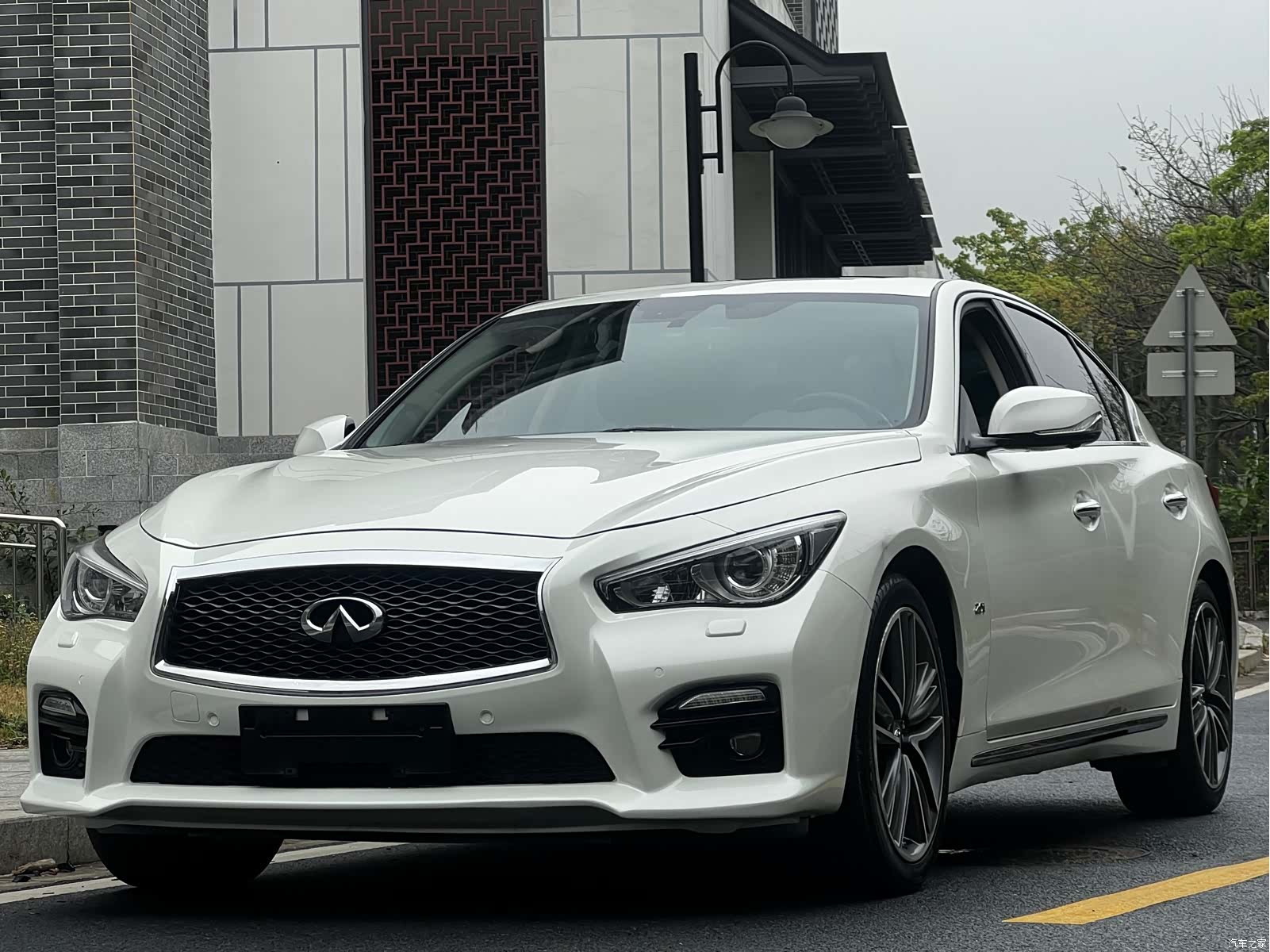 Infiniti Q50L