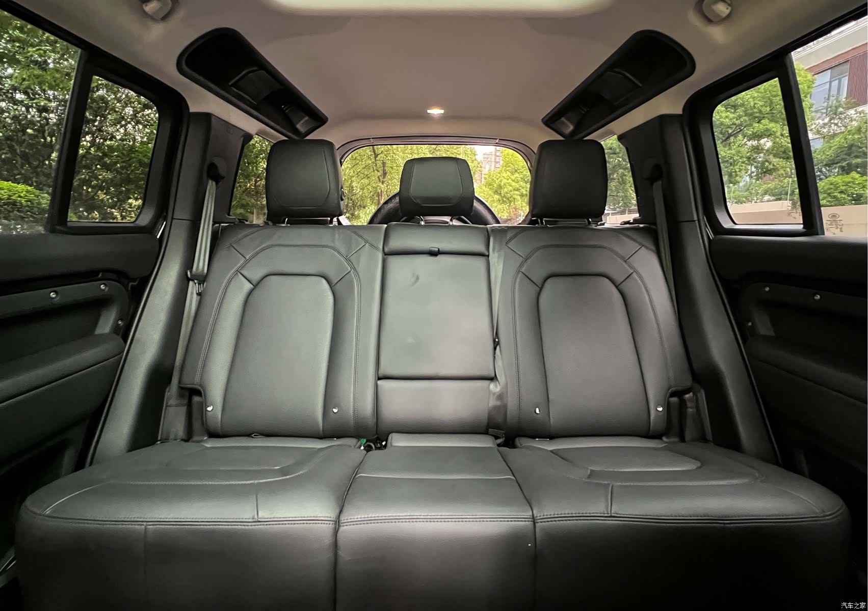 Land Rover Defender, 2024 9
