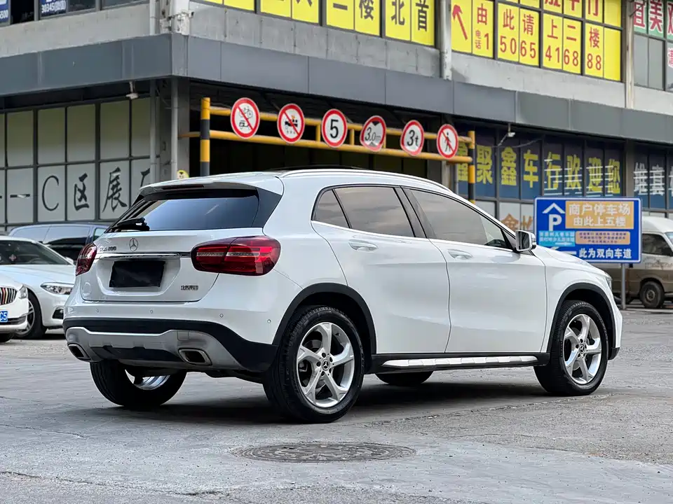 Mercedes-Benz GLA