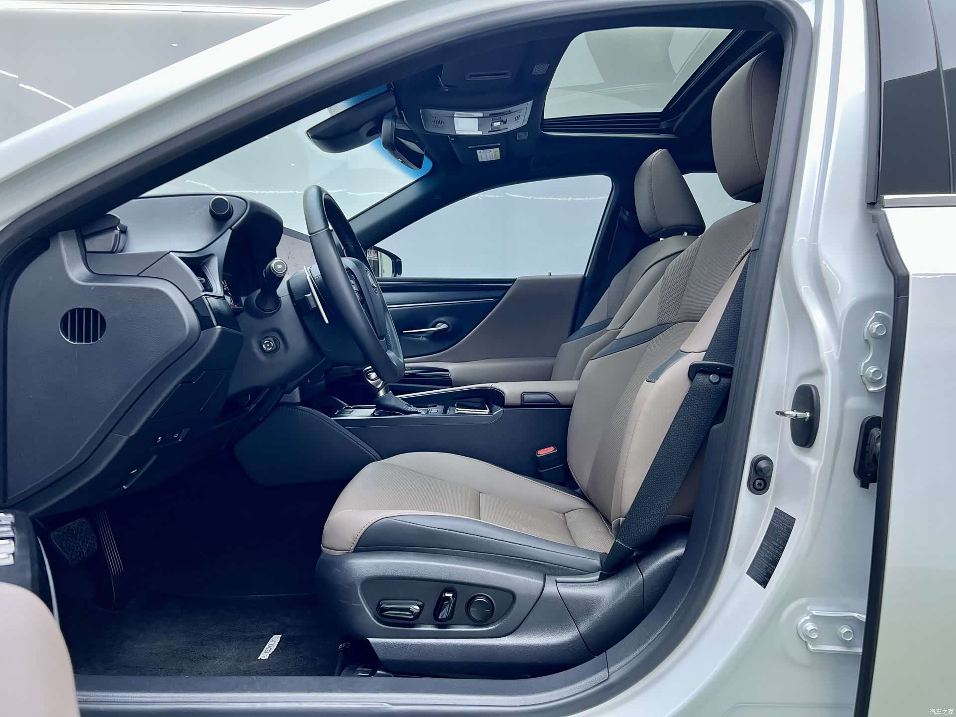 Lexus ES, 2024 11