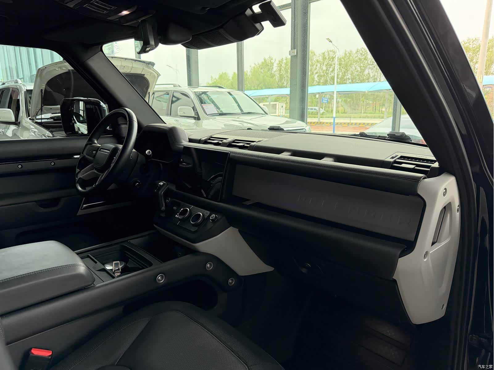 Land Rover Defender, 2023 8