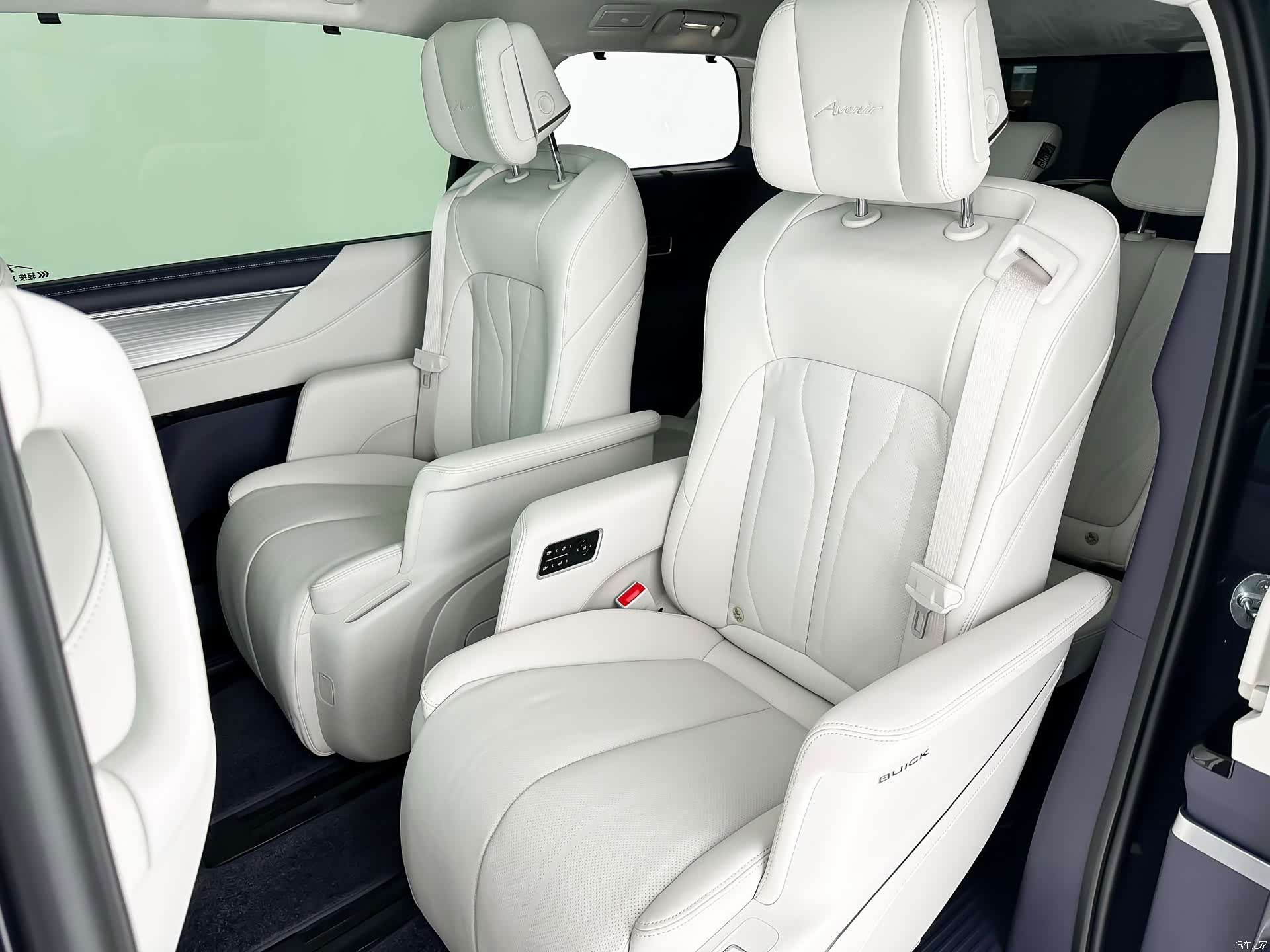 Buick GL8, 2025 все фото