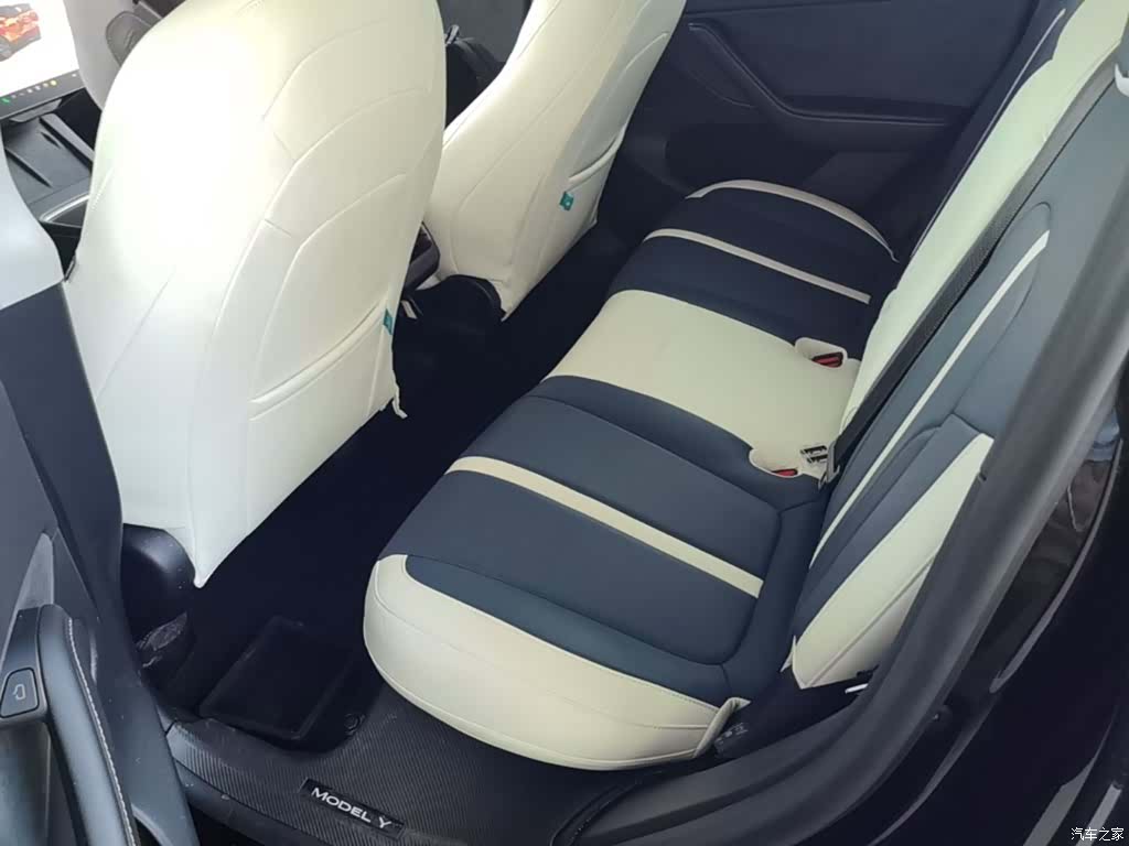 Tesla Model Y, 2023 17