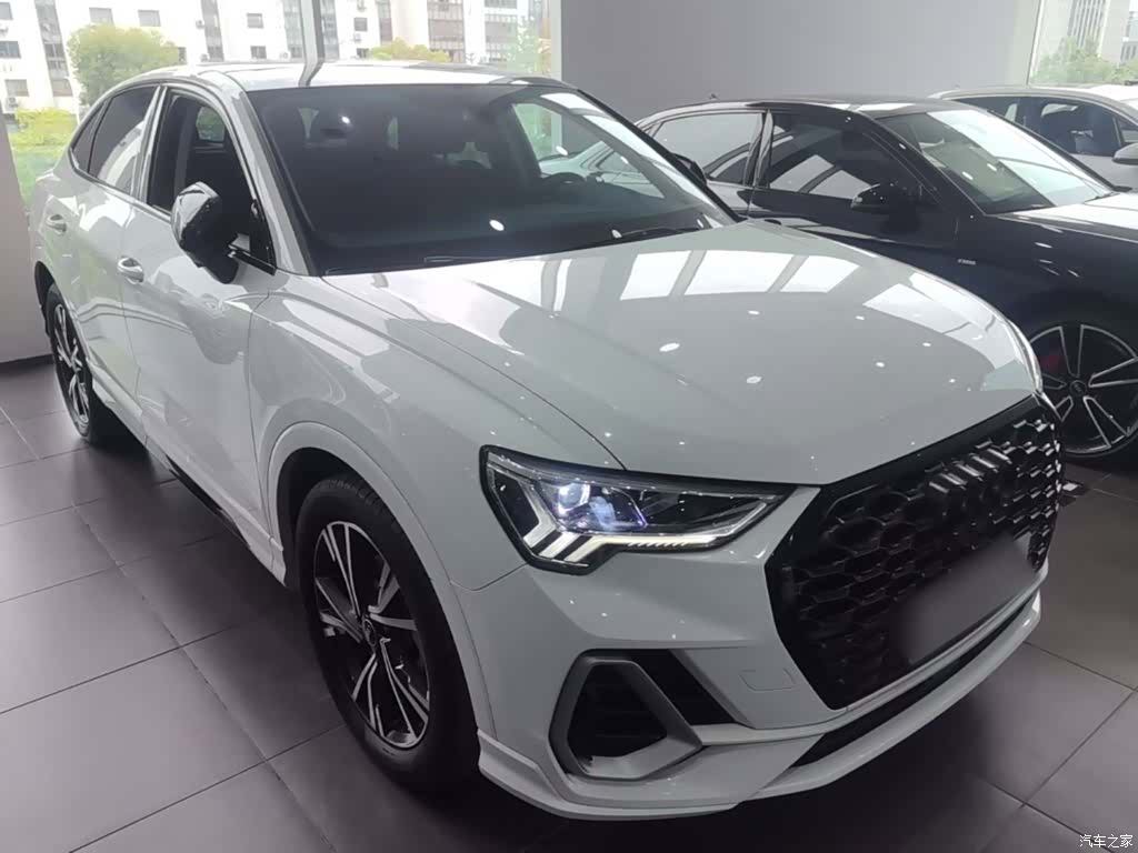 Audi Q3, 2023 4