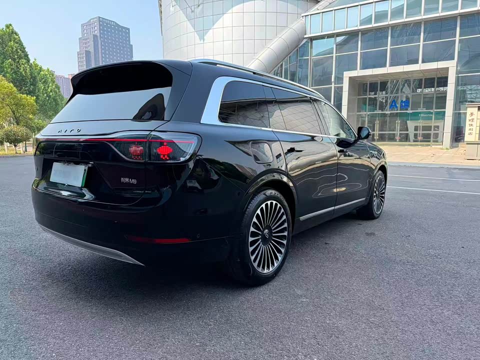 AITO Ask the world M9