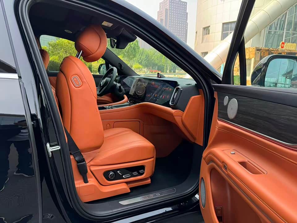 AITO Ask the world M9