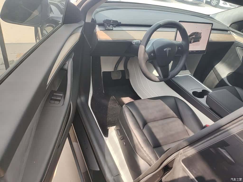 Tesla Model Y, 2023 16