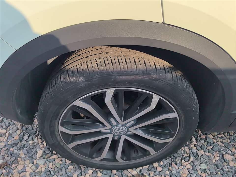 Volkswagen T-ROC exploring Songs