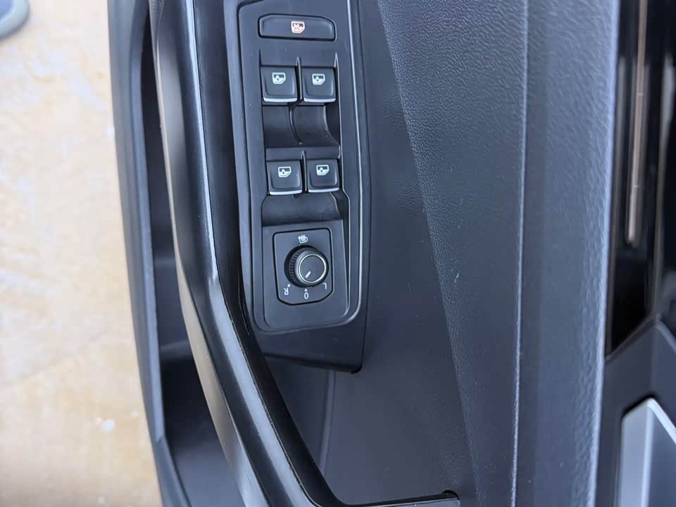 Volkswagen T-ROC exploring Songs