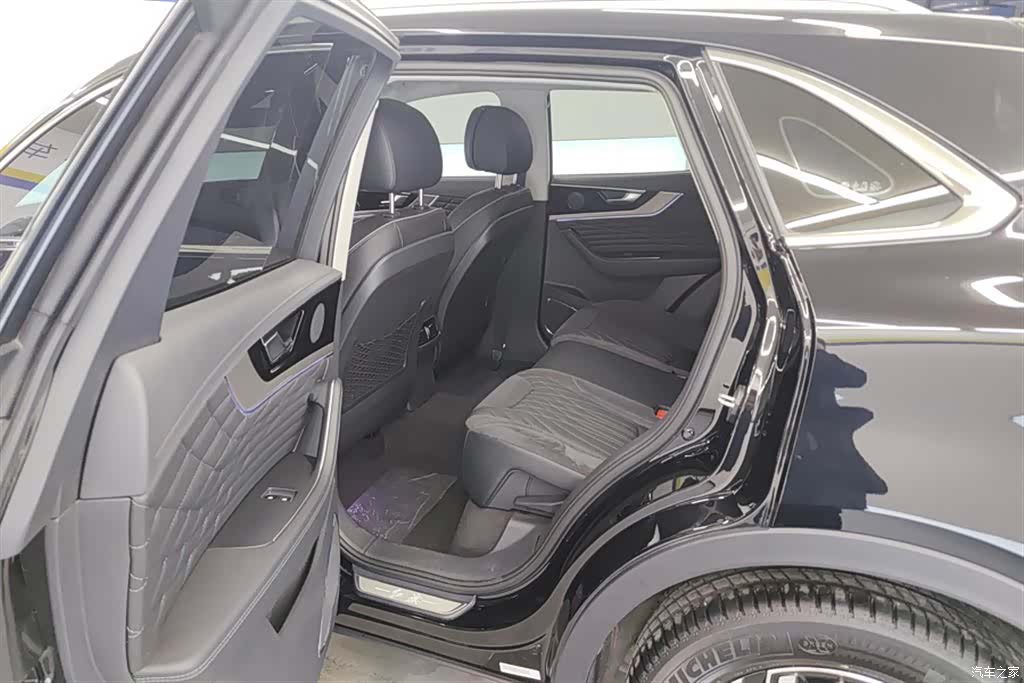 Hongqi HS5, 2022 11