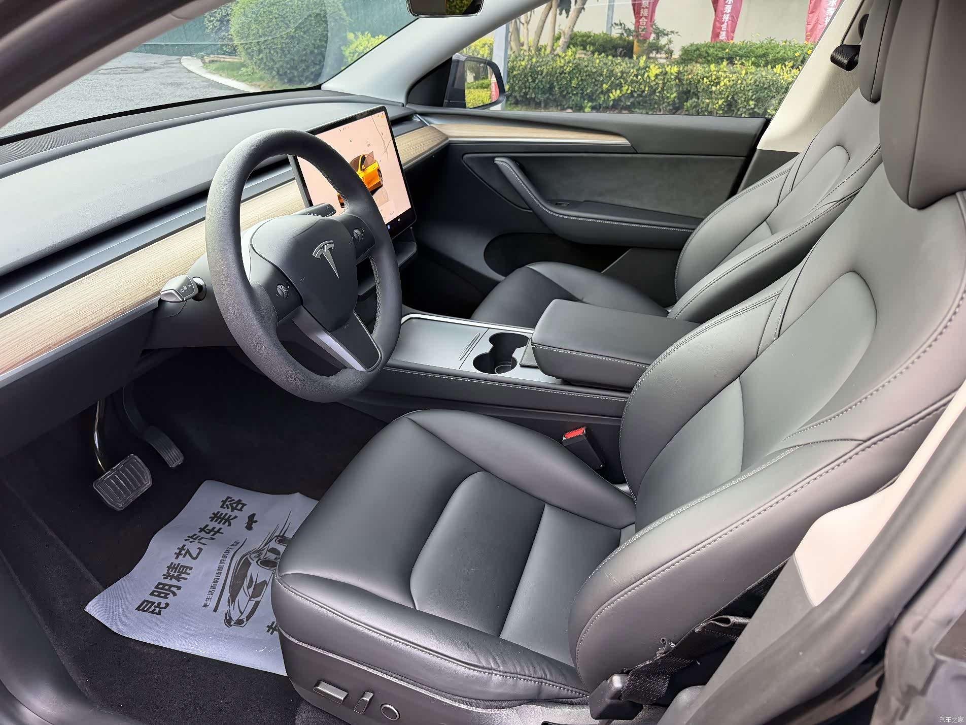 Tesla Model Y, 2023 7
