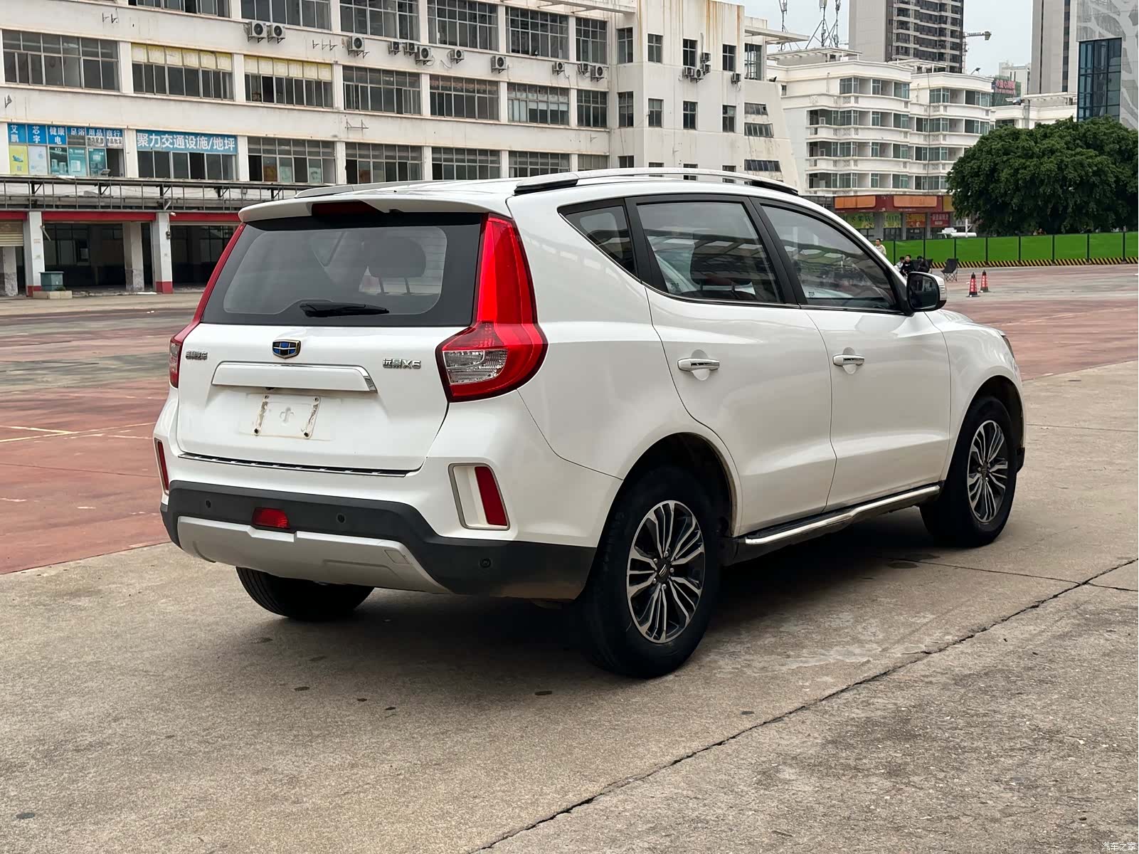Geely X6, 2016 4