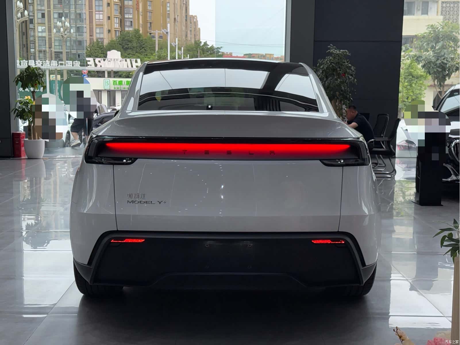 Tesla Model Y, 2025 8