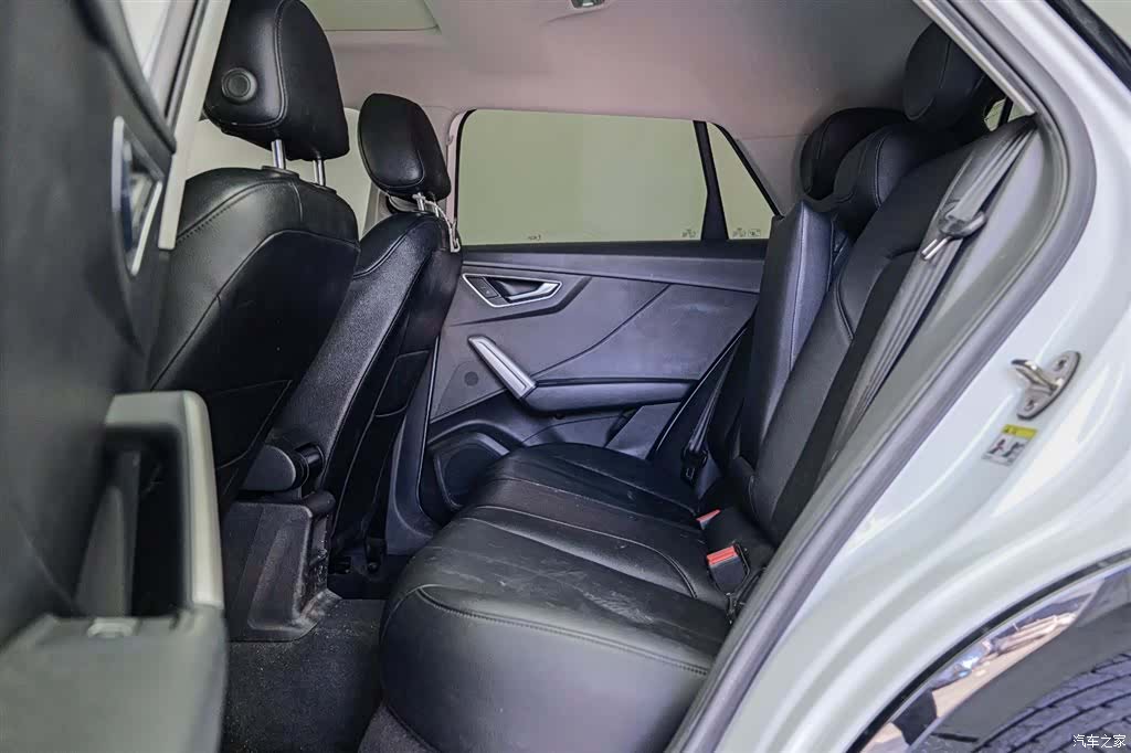 Audi Q2L, 2020 11
