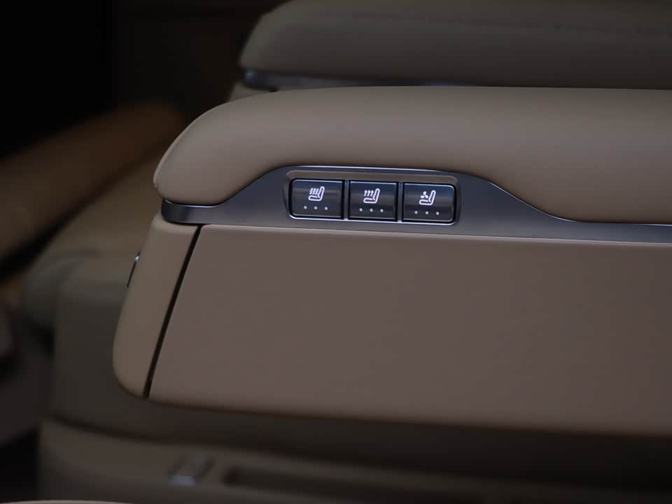 AITO Ask the world M8