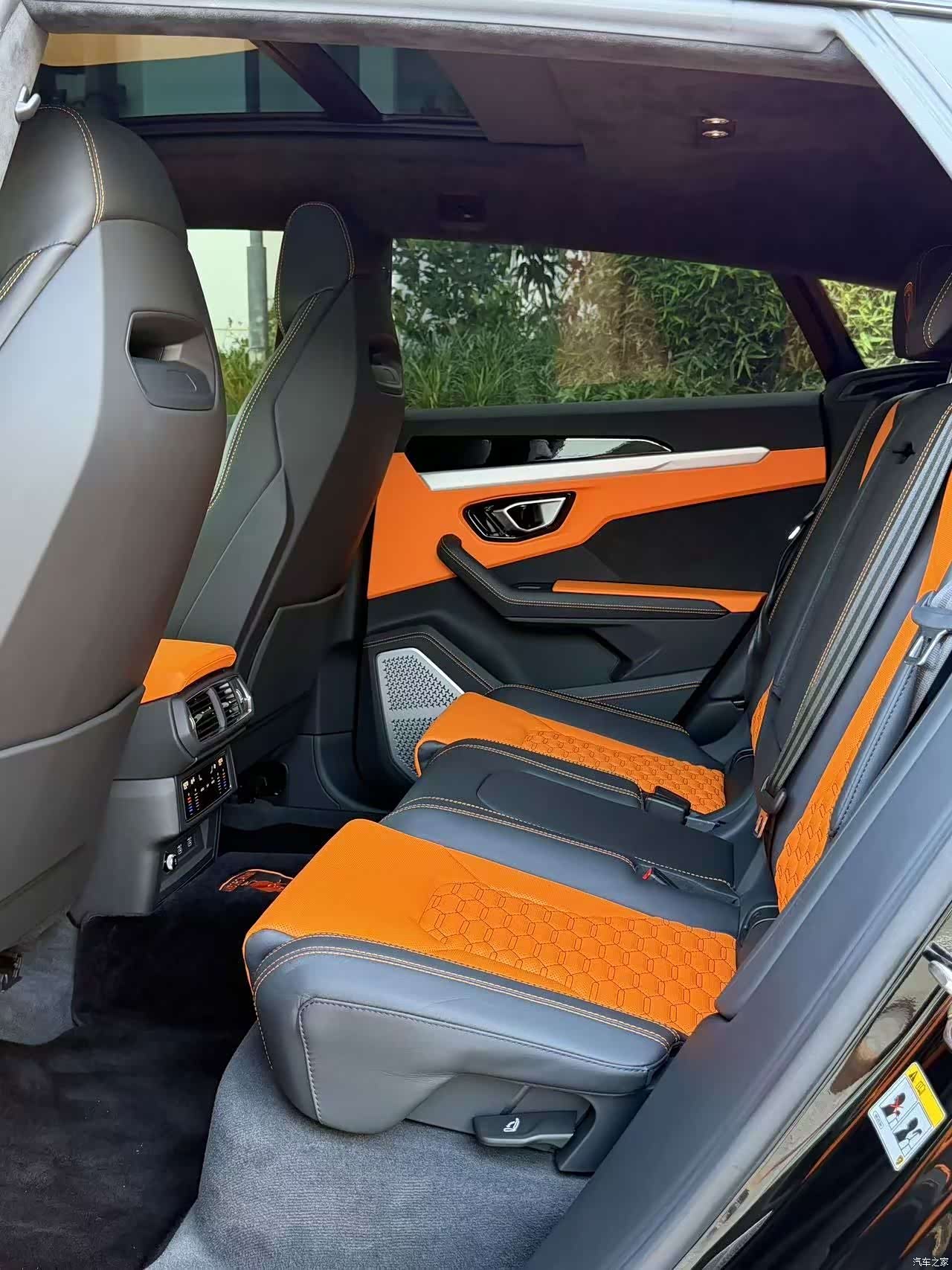 Lamborghini Urus, 2022 все фото