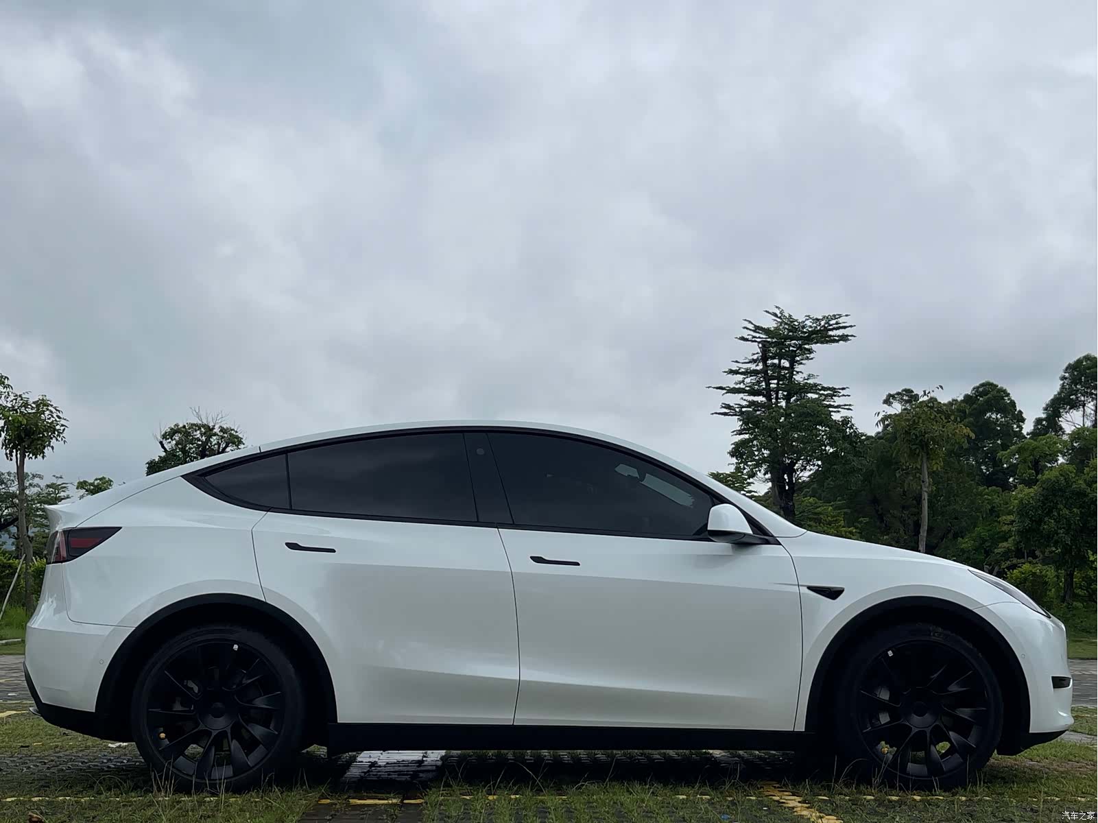 Tesla Model Y, 2023 24