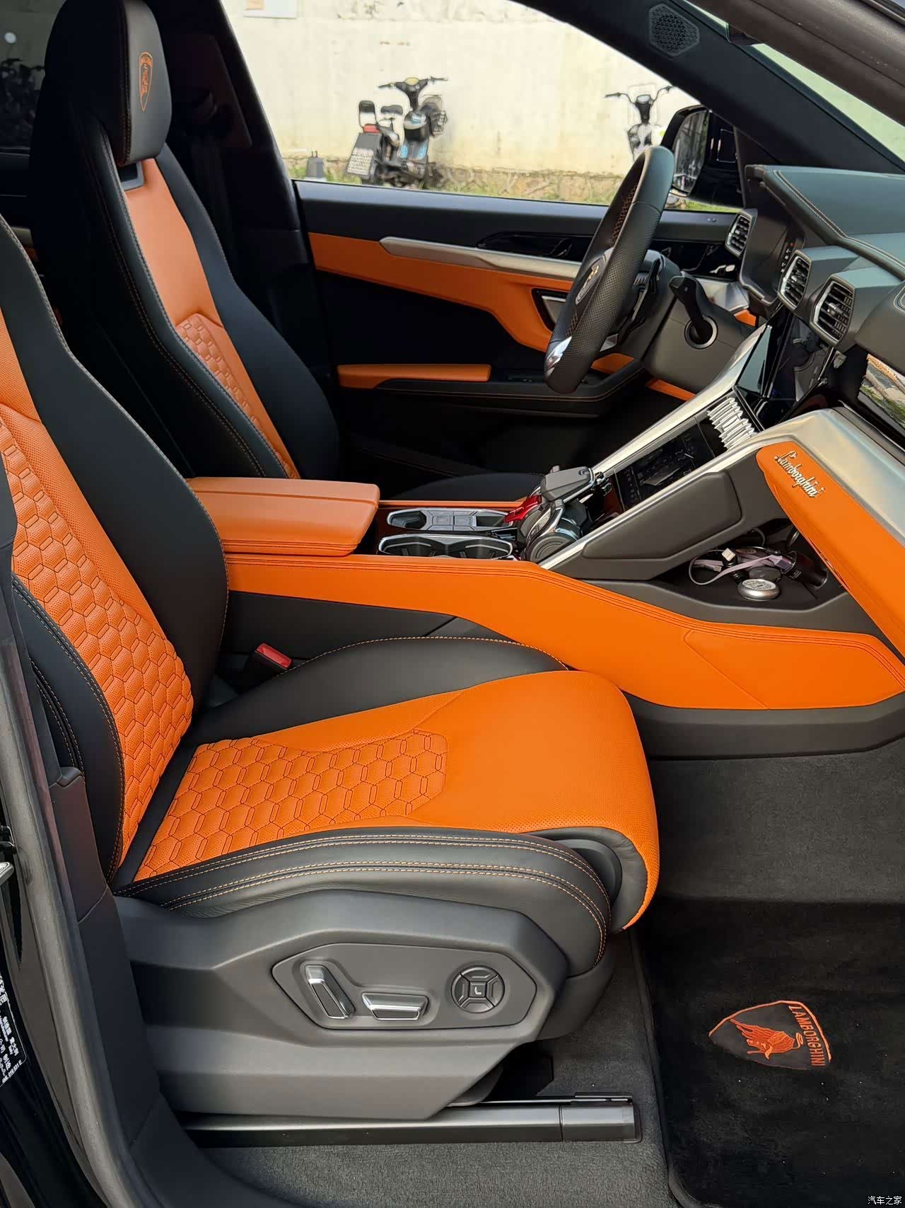 Lamborghini Urus, 2022 10