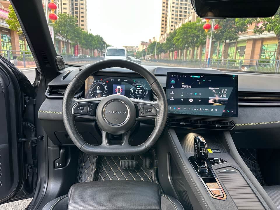 Lynk & Co 03