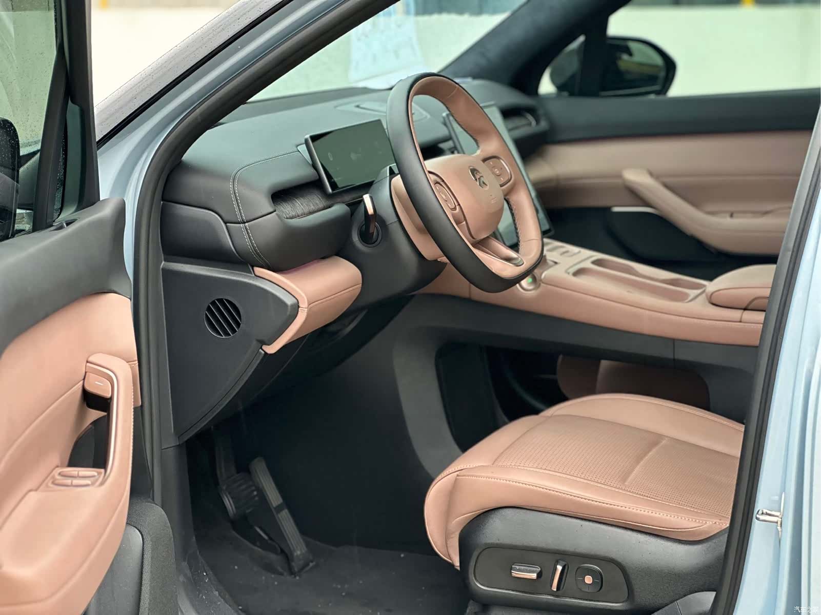 NIO ES6, 2025 4
