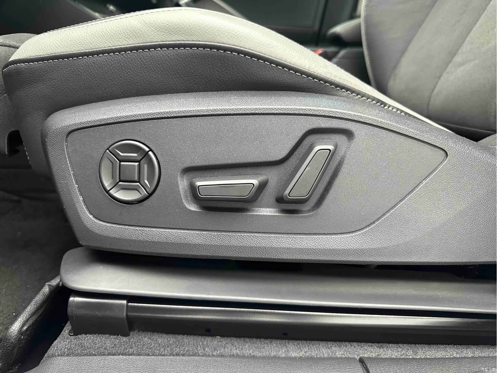 Audi Q3, 2022 11