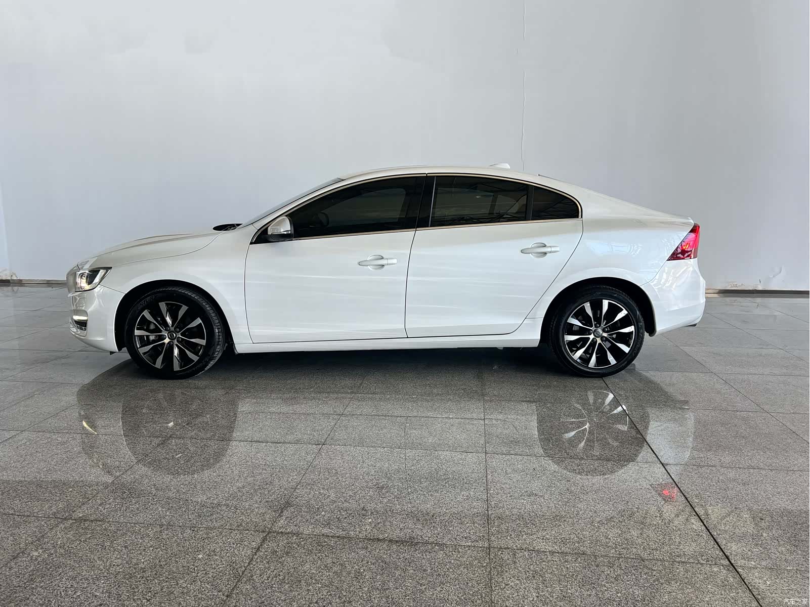 Volvo S60, 2020 все фото