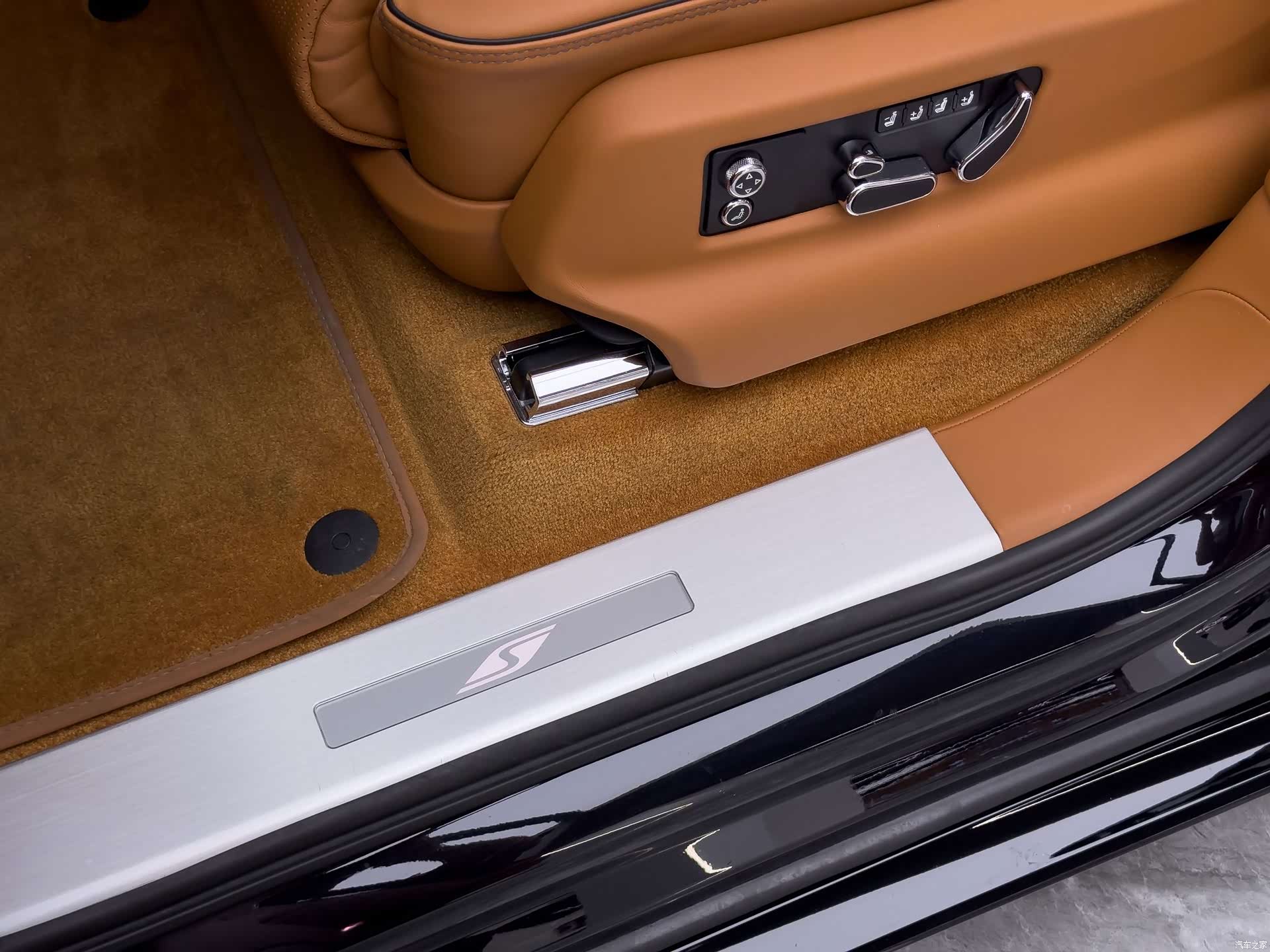 Bentley Bentayga, 2022 11