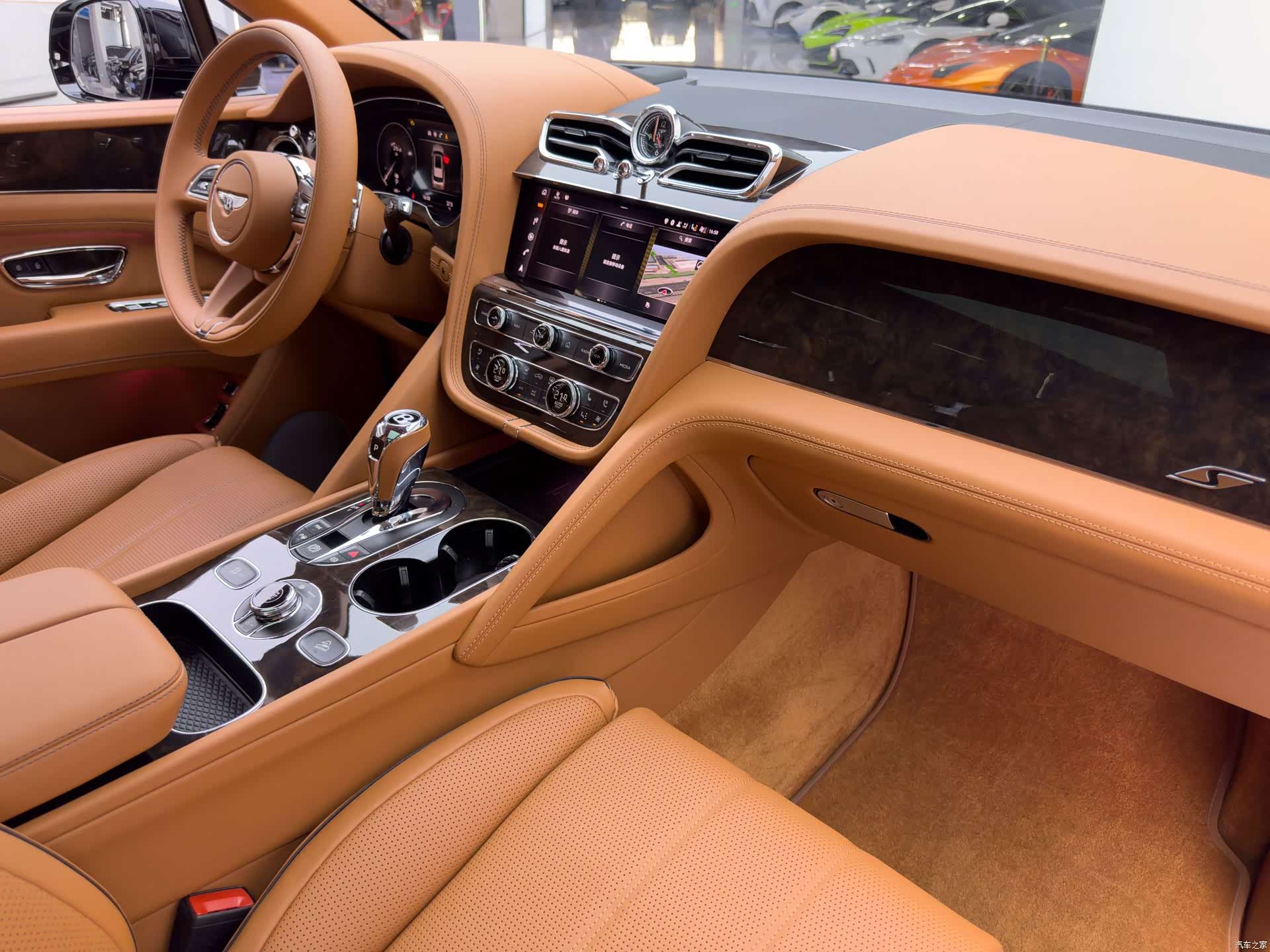 Bentley Bentayga, 2022 14
