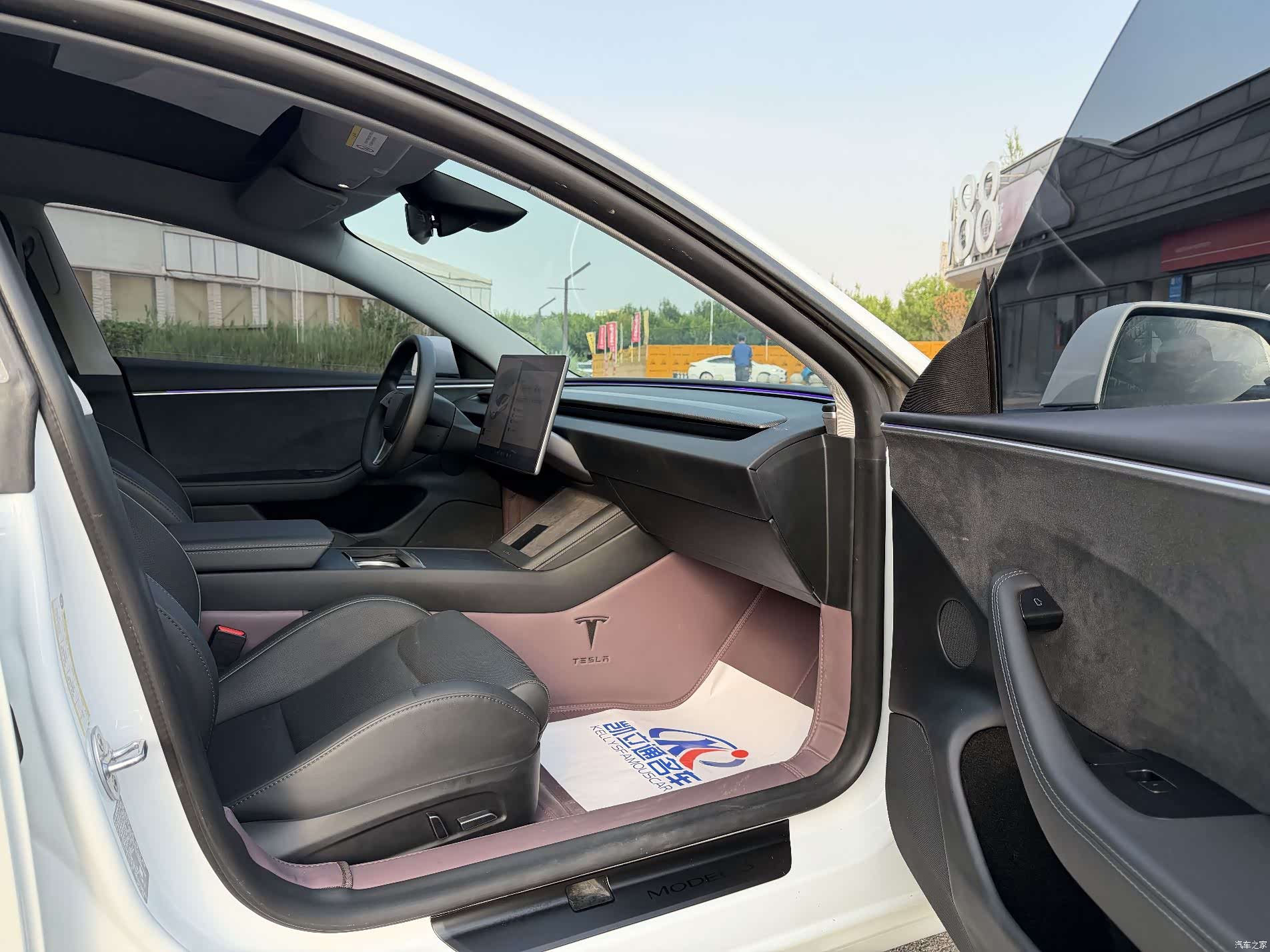 Tesla Model 3, 2025 14