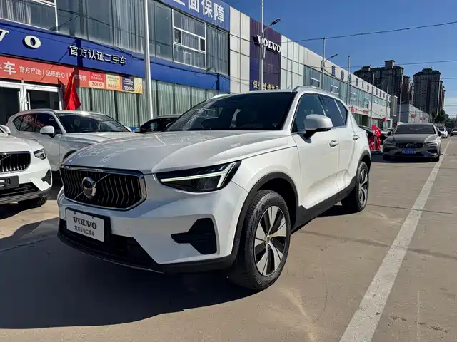 Volvo XC40 2024 — купить из Китая под заказ