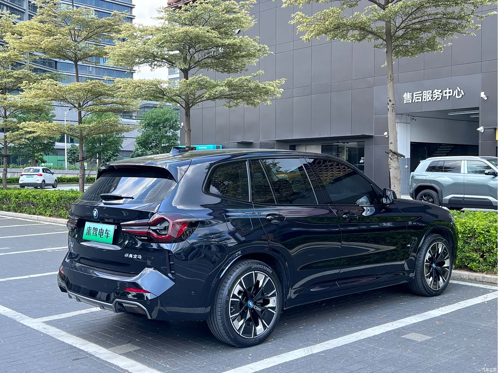 BMW iX3, 2024 6