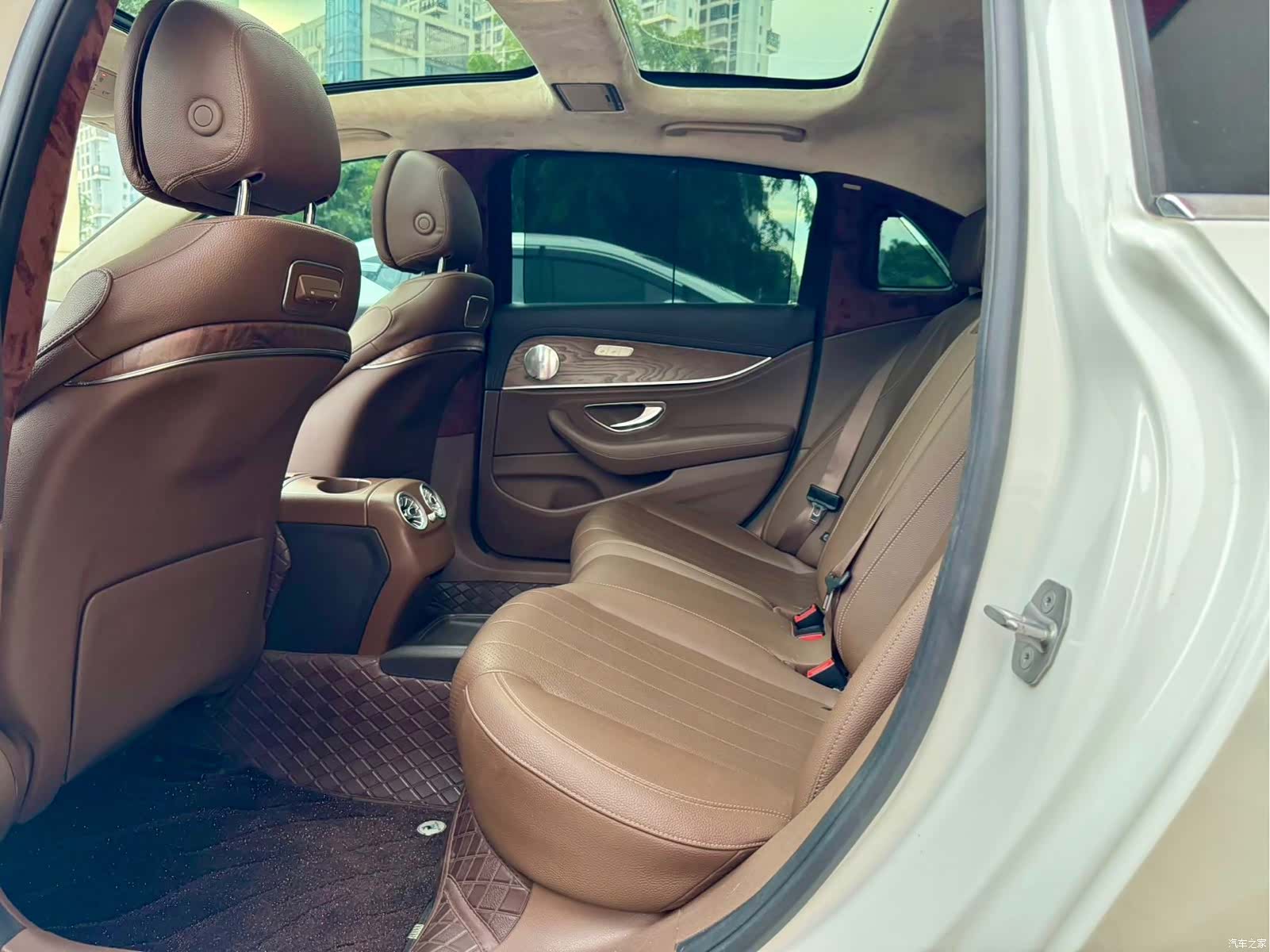 Mercedes-Benz E-Class, 2018 10